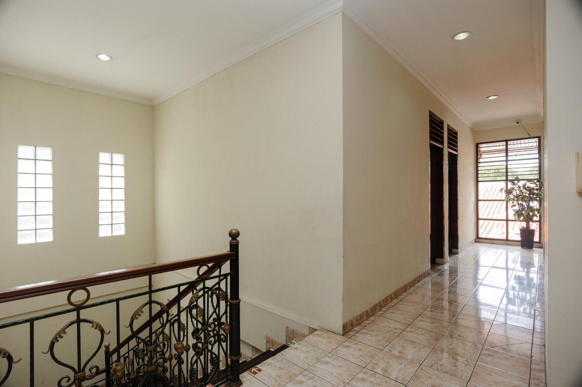 Reddoorz Syariah Near Aeon Mall Tanjung Barat Jakarta Exterior foto