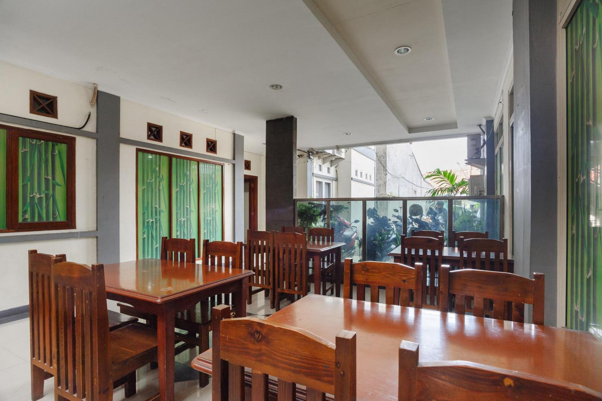Reddoorz Syariah Near Aeon Mall Tanjung Barat Jakarta Exterior foto